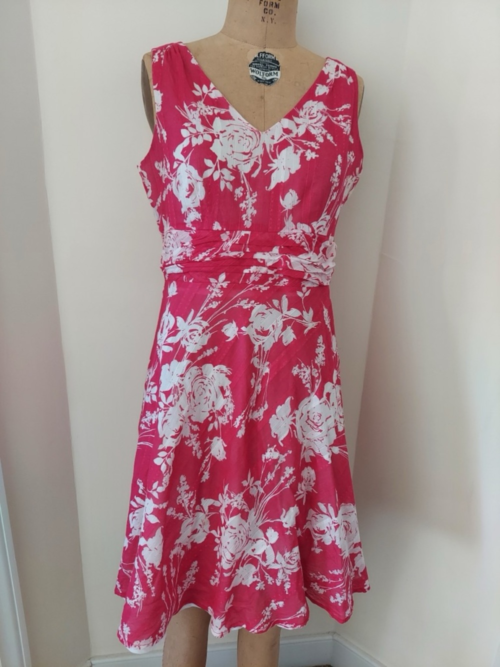 Robbie Bee Hot Pink and White Floral V-Neck Dress
